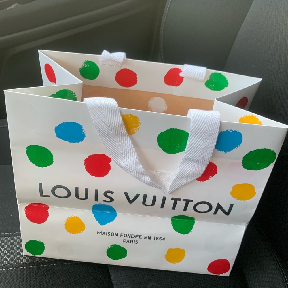 2023 Limited Edition Louis Vuitton Yayoi Kusama White Gift Bag